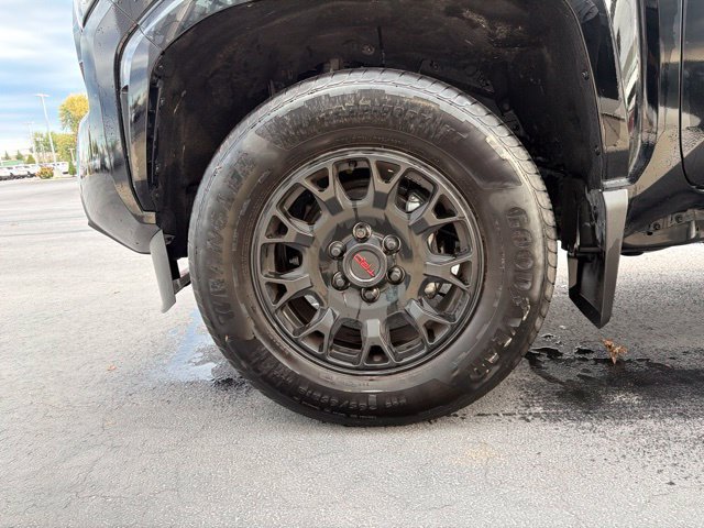 Certified 2025 Toyota Tacoma SR5 AWD/4WD image 12