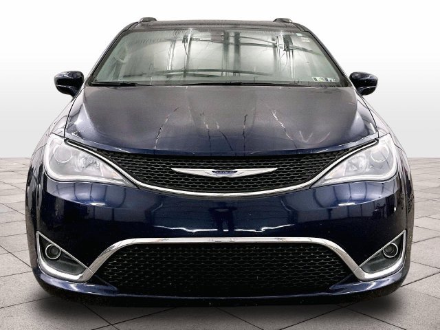 Used 2019 Chrysler Pacifica Touring-L Plus w/ Tire & Wheel Group FWD image 4
