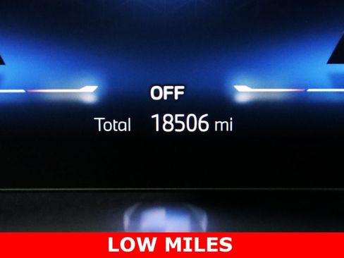 Used 2023 BMW 760i xDrive image 18