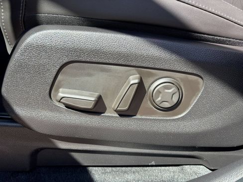Used 2026 Kia Carnival FWD image 23