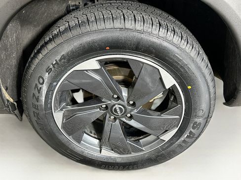 Used 2025 Nissan Rogue SV AWD/4WD image 11