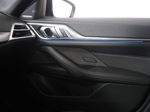 Used 2025 BMW M440i image 24