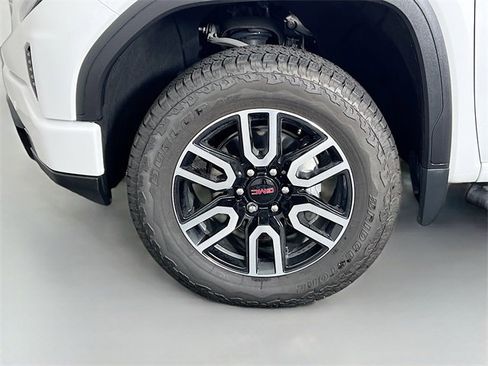 Used 2024 GMC Sierra 1500 AT4 w/ Technology Package image 29