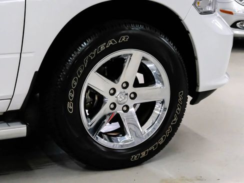 Used 2017 RAM 1500 Express RWD image 39