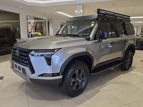 New 2025 Lexus GX 550 image 3