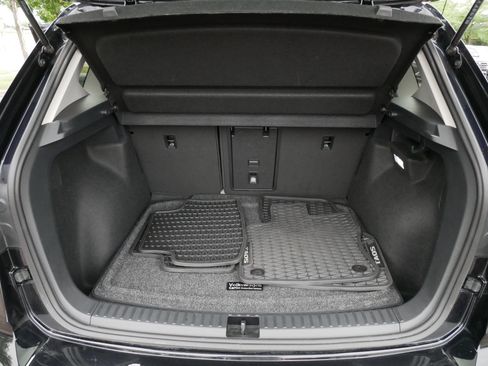Certified 2025 Volkswagen Taos SE AWD/4WD image 18