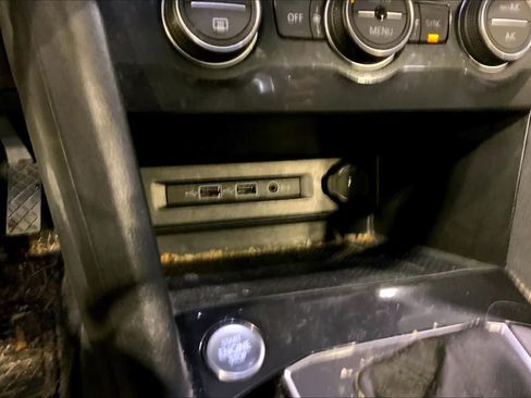 Used 2020 Volkswagen Tiguan SEL image 35