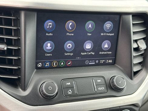 Used 2023 GMC Acadia SLT image 17