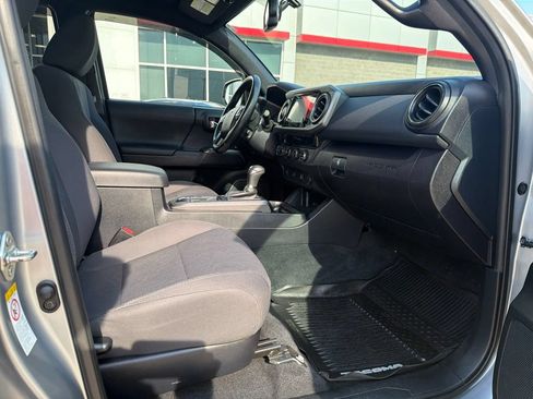Used 2017 Toyota Tacoma TRD Off-Road w/ Tow Package (A/T) AWD/4WD image 13