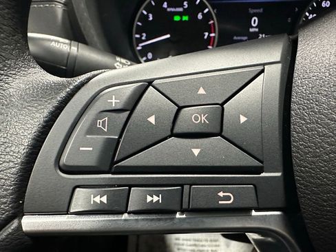 Used 2025 Nissan Sentra SV image 19