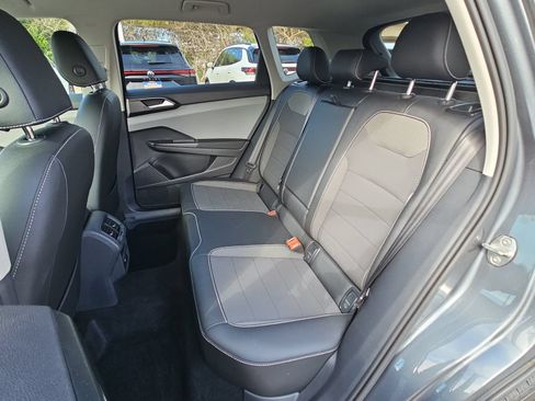 Certified 2022 Volkswagen Taos SE FWD image 13