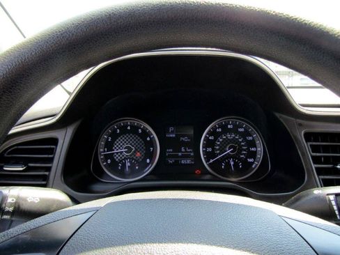 Used 2019 Hyundai Elantra SE FWD image 21