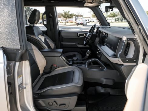 Used 2022 Ford Bronco Wildtrak image 32