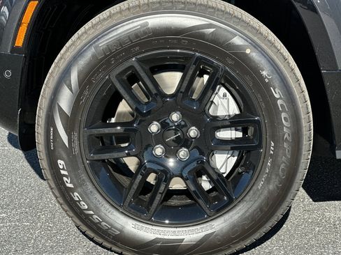 New 2026 Land Rover Defender 110 X-Dynamic SE image 25