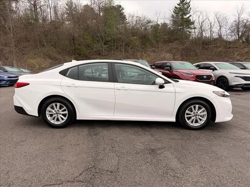 Used 2026 Toyota Camry LE image 2