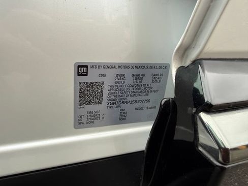 Used 2025 Chevrolet Equinox EV RS w/ LPO, All-Weather Mat Package FWD image 17