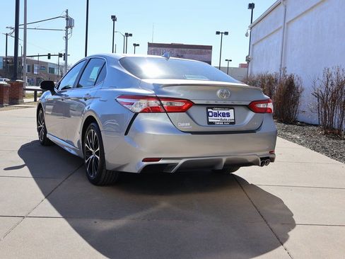 Used 2020 Toyota Camry SE image 5
