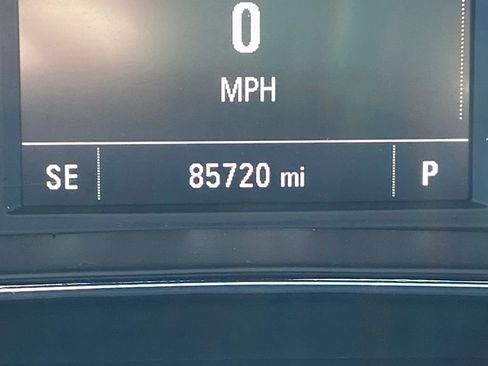 Used 2017 Chevrolet Cruze LT w/ Convenience Package image 4