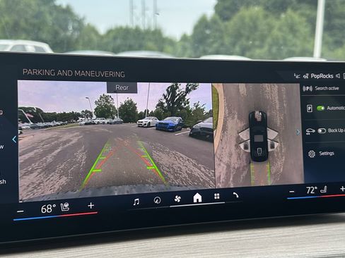 Used 2025 BMW 330i xDrive Sedan w/ Premium Package image 24