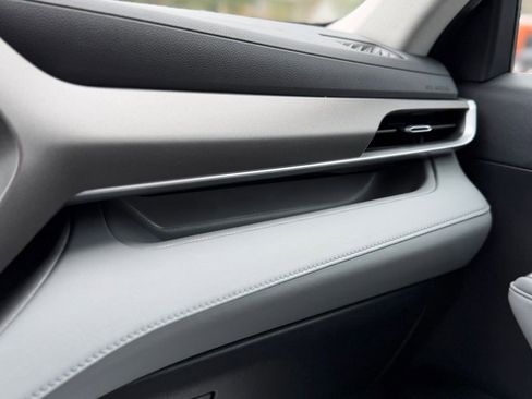 Used 2022 Toyota Highlander XLE image 28