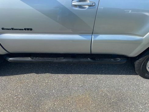 Used 2006 Toyota 4Runner SR5 AWD/4WD image 25