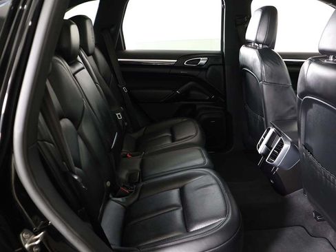 Used 2017 Porsche Cayenne AWD/4WD image 38