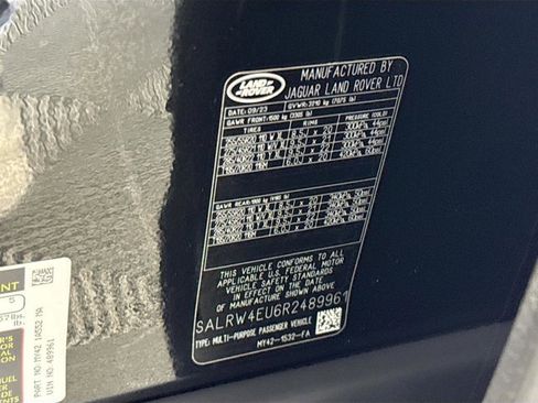 Used 2024 Land Rover Discovery Metropolitan Edition image 34