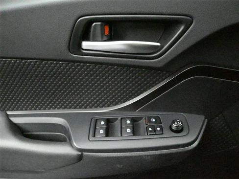 Used 2019 Toyota C-HR LE image 7