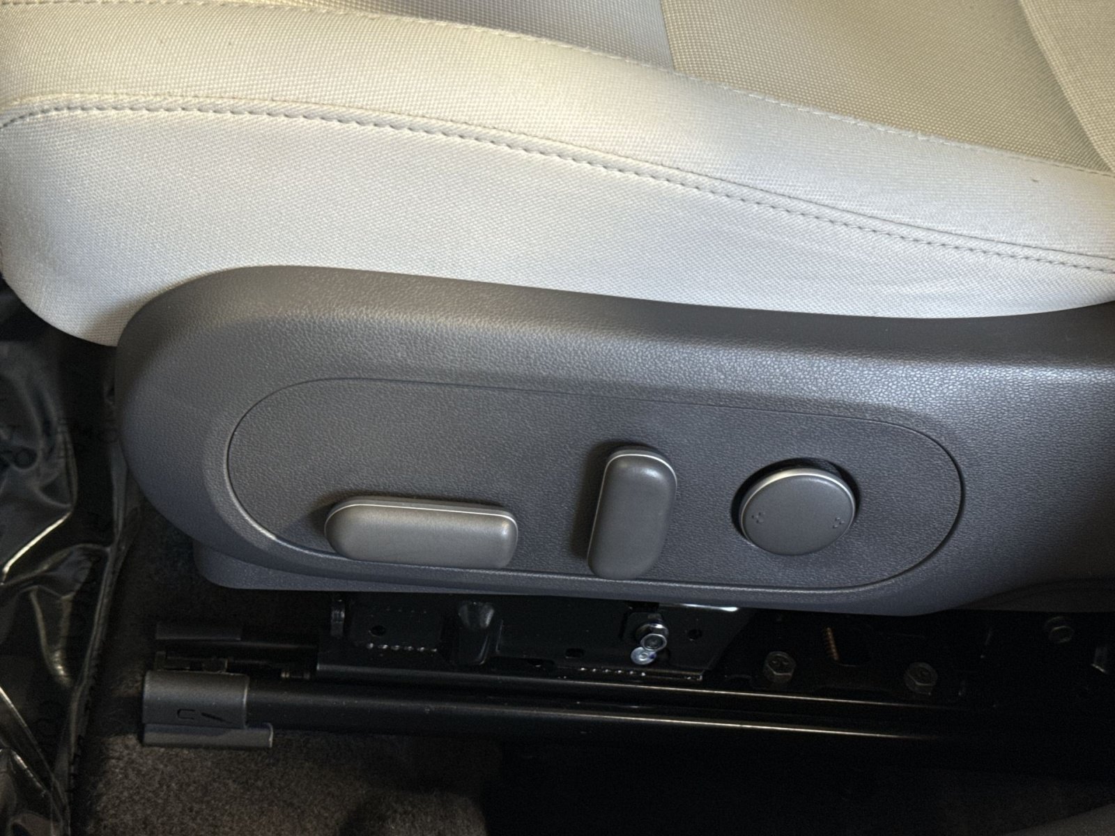 Certified 2025 Hyundai Kona SEL FWD image 14