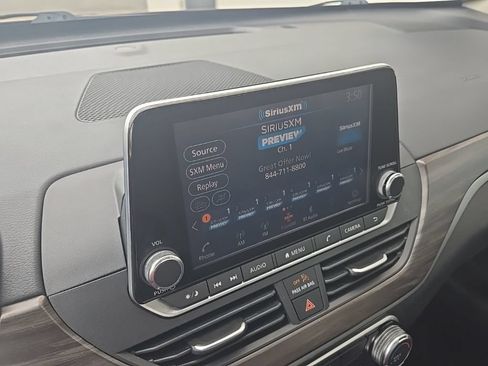Used 2024 Nissan Altima 2.5 SV FWD image 21