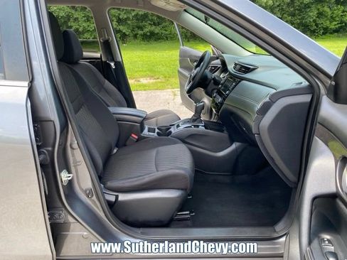 Used 2019 Nissan Rogue FWD image 16