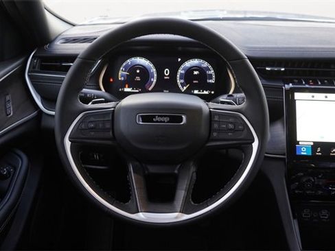 New 2025 Jeep Grand Cherokee Limited image 16