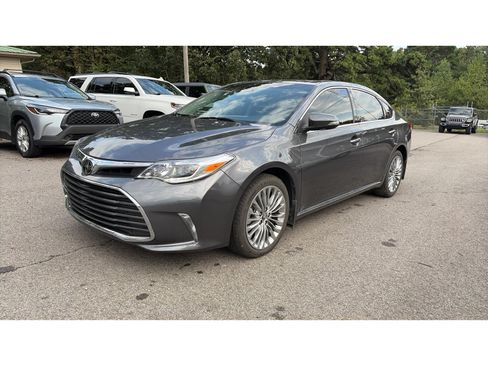 Used 2018 Toyota Avalon Limited FWD image 1