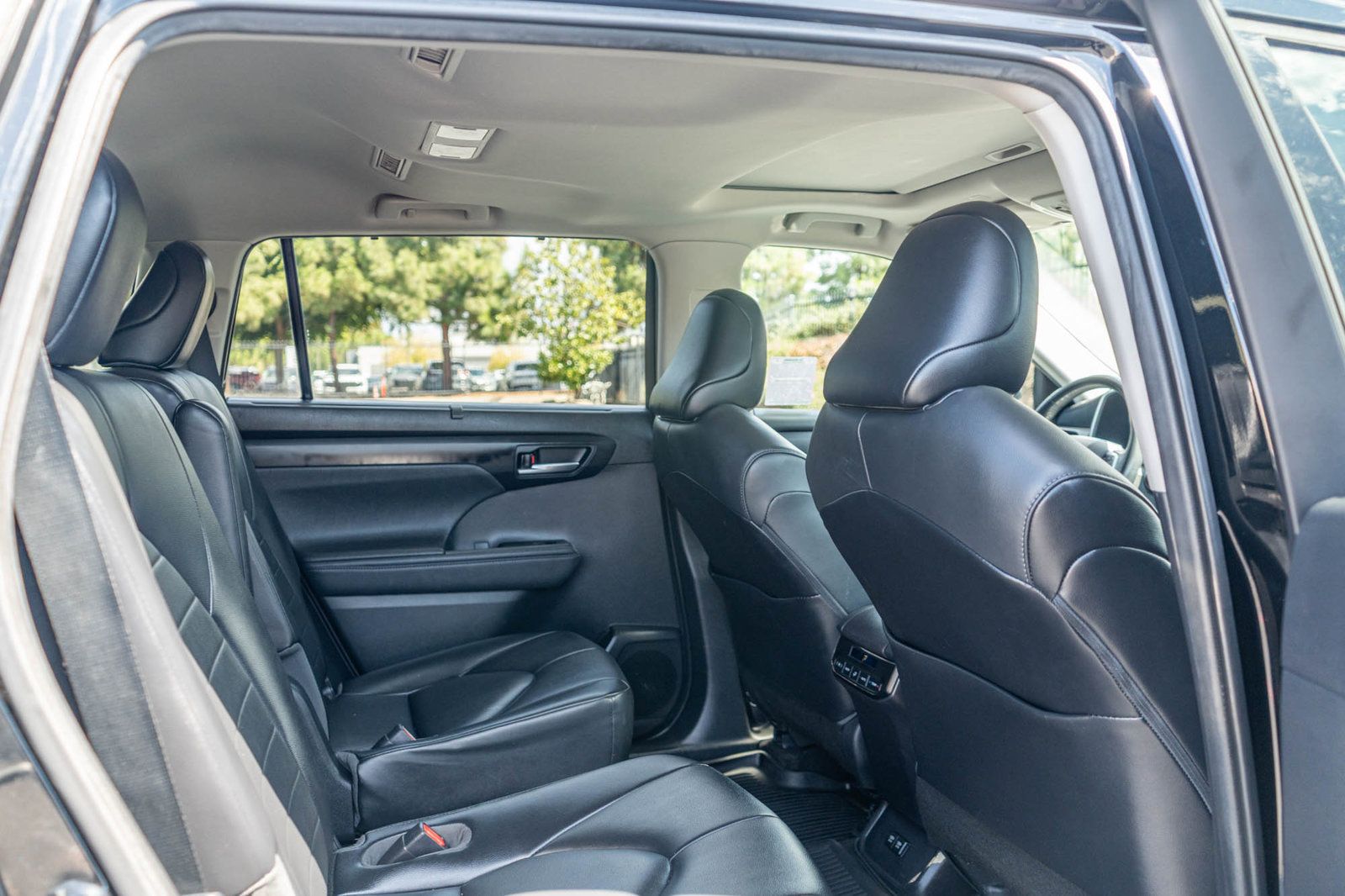 Certified 2021 Toyota Highlander XLE AWD/4WD image 21