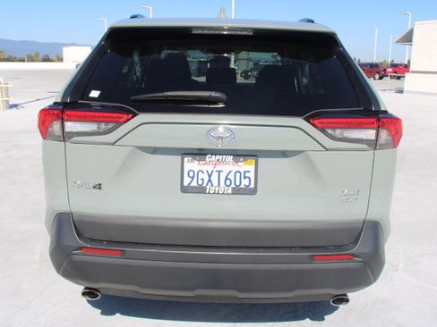 Used 2020 Toyota RAV4 XLE AWD/4WD image 4