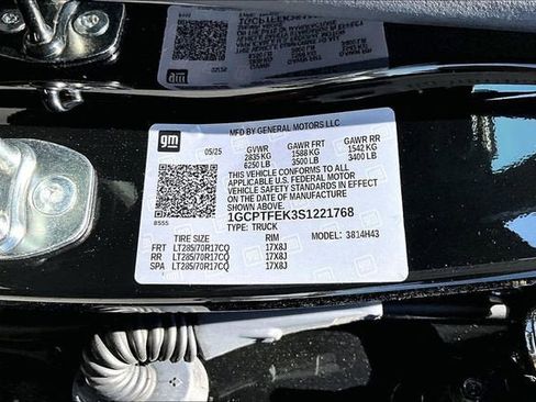 Used 2025 Chevrolet Colorado ZR2 w/ Technology Package AWD/4WD image 4