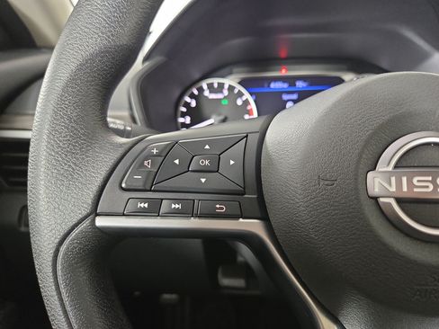 Used 2025 Nissan Altima 2.5 SV FWD image 15