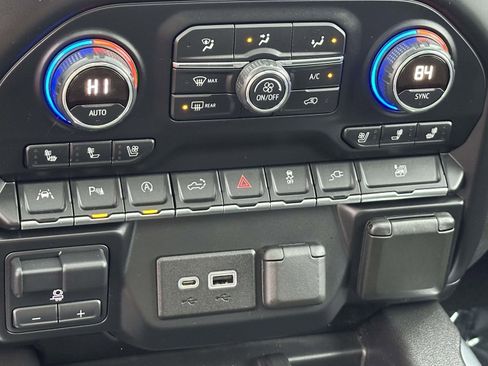 Used 2019 Chevrolet Silverado 1500 High Country image 12