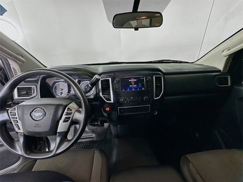 Used 2019 Nissan Titan S image 3