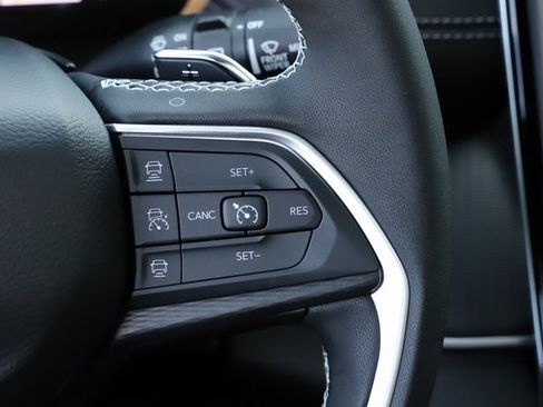 New 2025 Jeep Grand Cherokee Altitude image 22