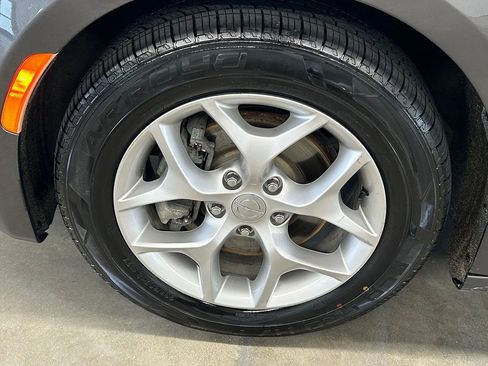 Used 2019 Chrysler Pacifica Touring-L Plus w/ Tire & Wheel Group image 9
