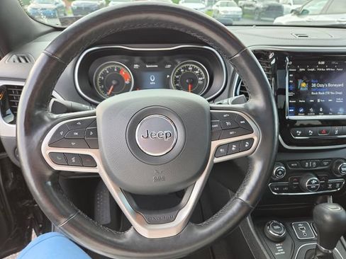 Used 2021 Jeep Cherokee High Altitude AWD/4WD image 3