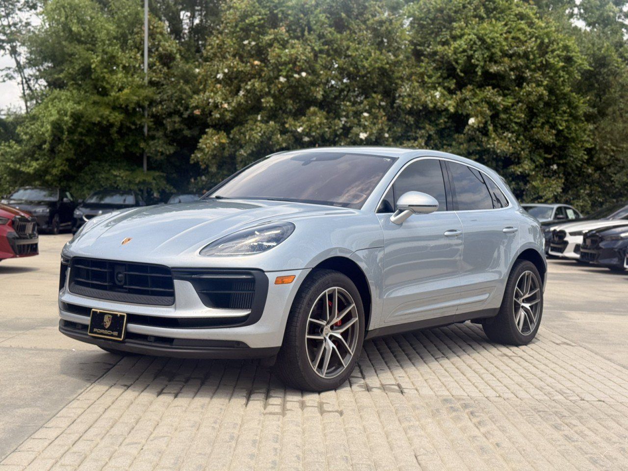 Used 2023 Porsche Macan S AWD/4WD image 2