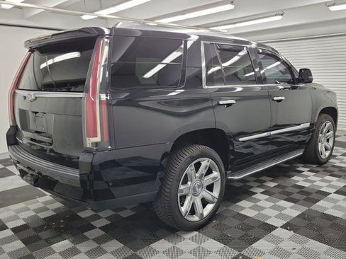 Used 2020 Cadillac Escalade Luxury AWD/4WD image 6