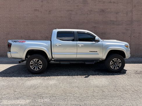 Used 2023 Toyota Tacoma TRD Sport w/ Technology Package AWD/4WD image 23