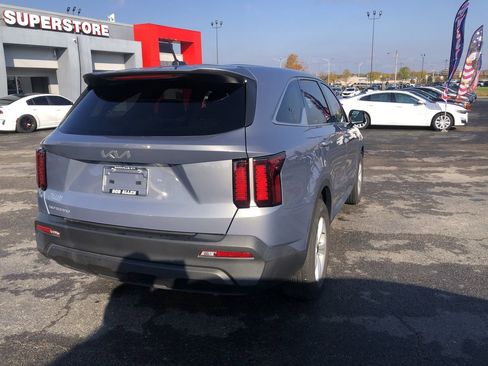 Used 2023 Kia Sorento LX image 5