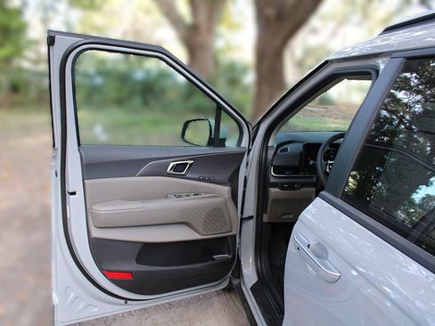 New 2026 Kia Carnival EX FWD image 25