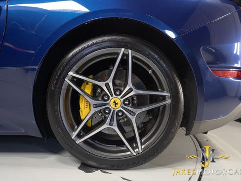 Used 2017 Ferrari California T RWD image 67