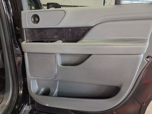 Used 2019 Lincoln Navigator L Reserve image 13