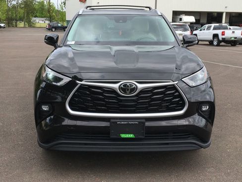 Used 2022 Toyota Highlander XLE AWD/4WD image 9